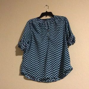 Three quarter sleeve v neck chevron print